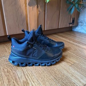 On Running Cloud Hi Waterproof Sneakers Sz. 7.5